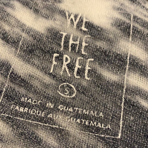 Distressed cut out top - Picture 2 of 5